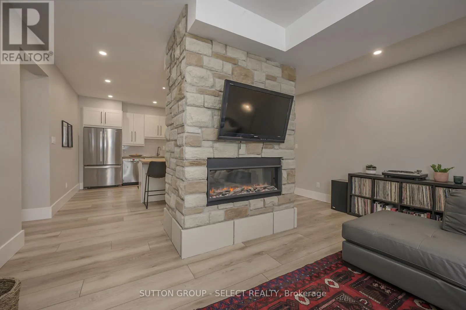 185 COMMISSIONERS ROAD E
