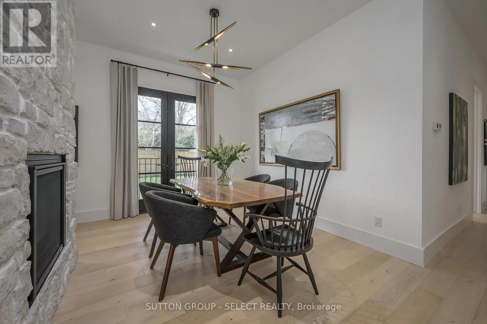 185 COMMISSIONERS ROAD E