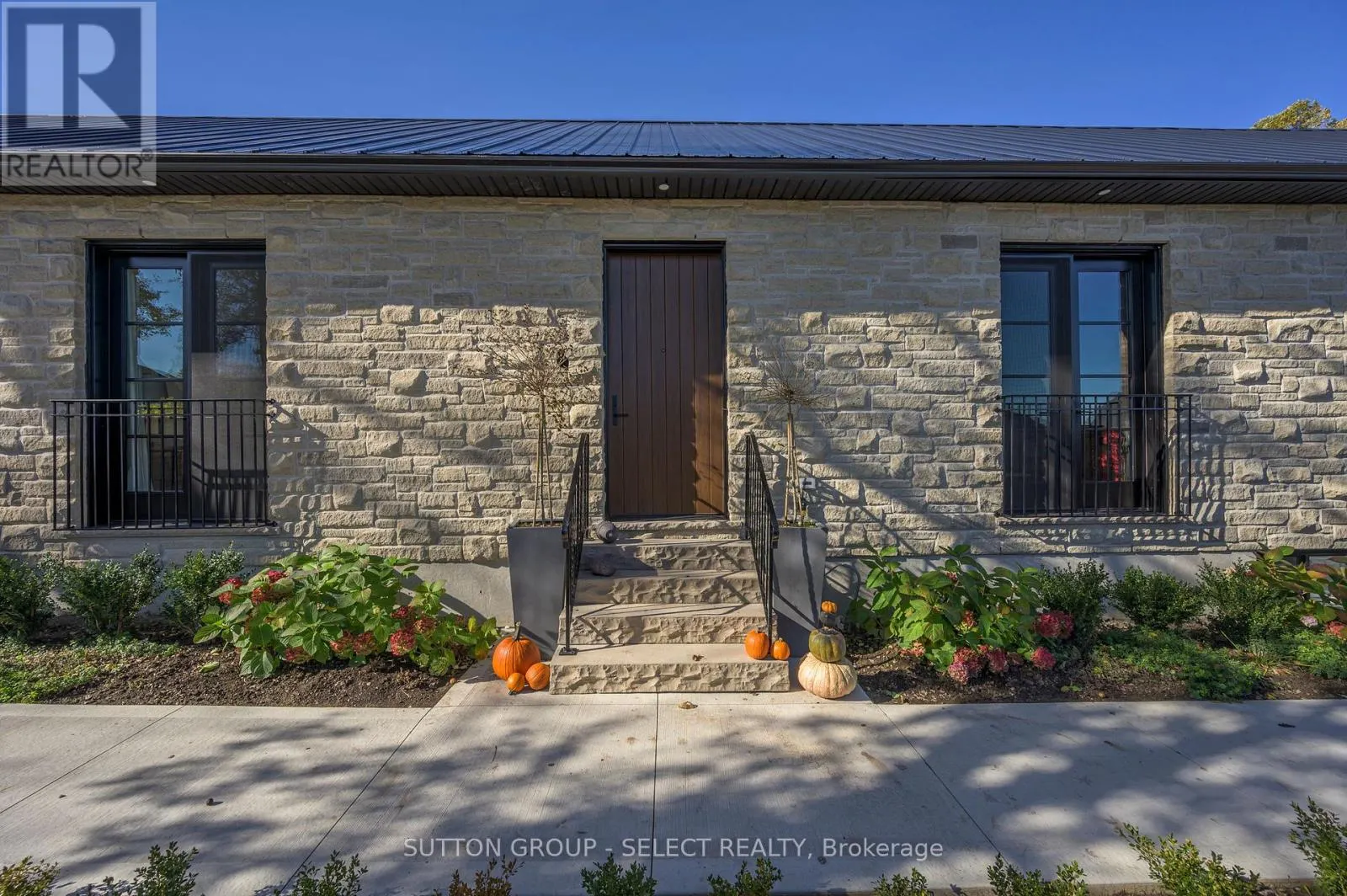 185 COMMISSIONERS ROAD E