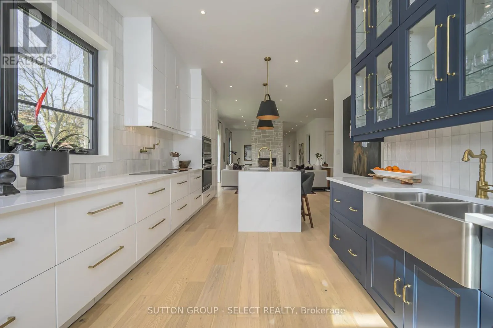 185 COMMISSIONERS ROAD E