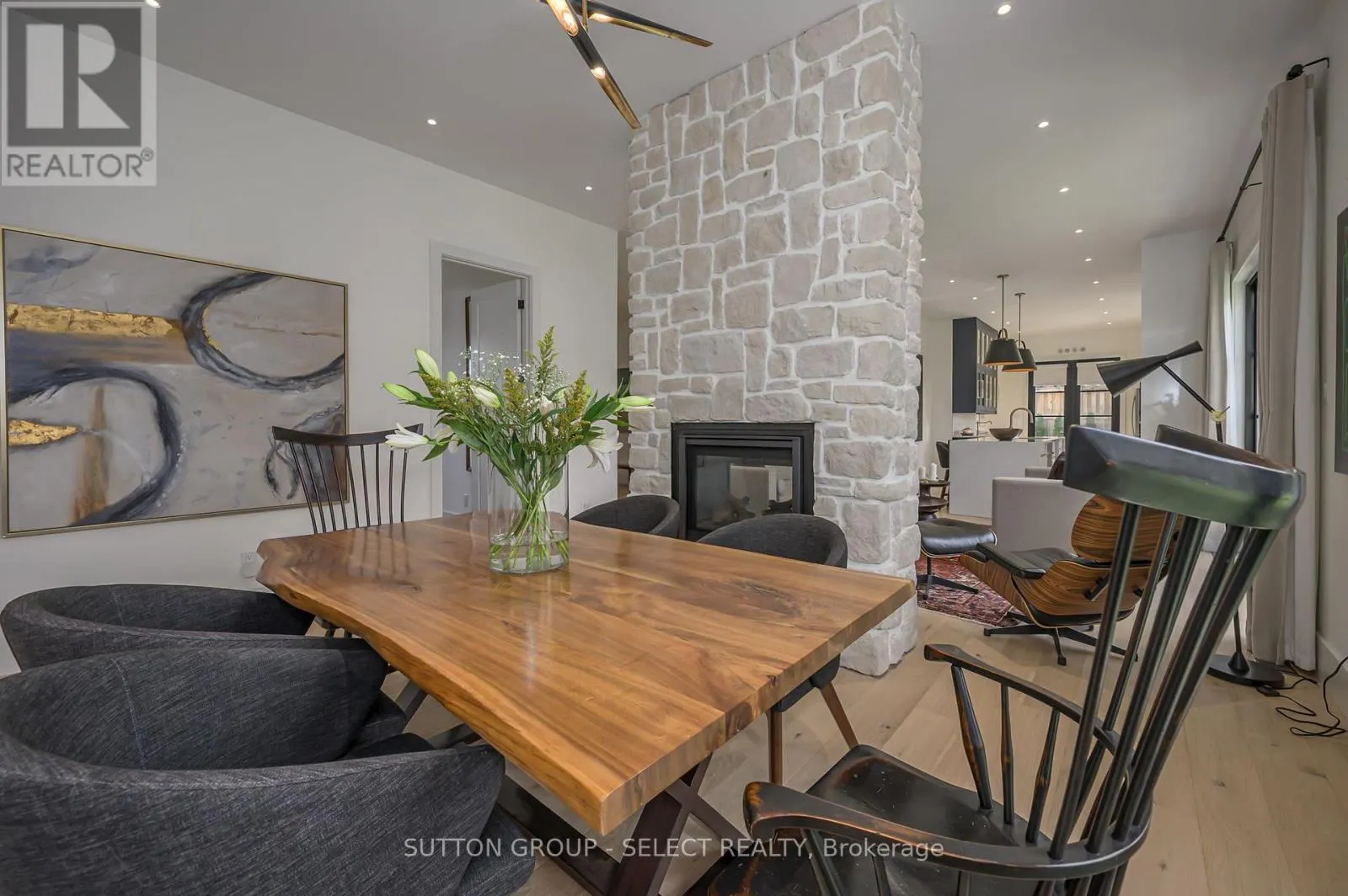 185 COMMISSIONERS ROAD E