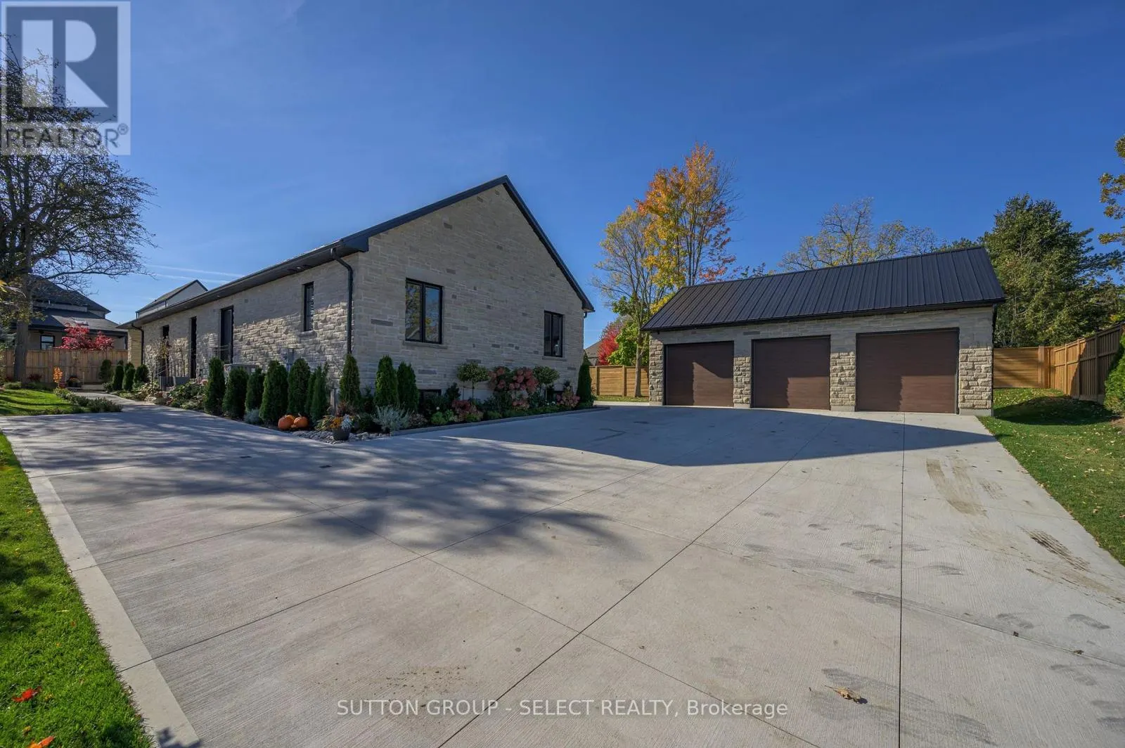 185 COMMISSIONERS ROAD E