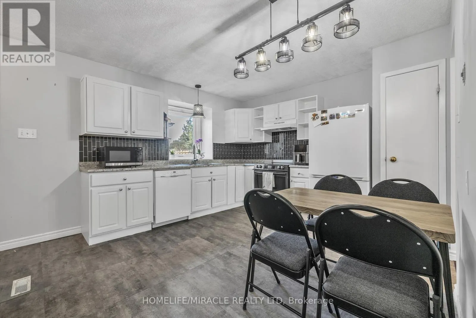 4 - 259 LANSDOWNE AVENUE