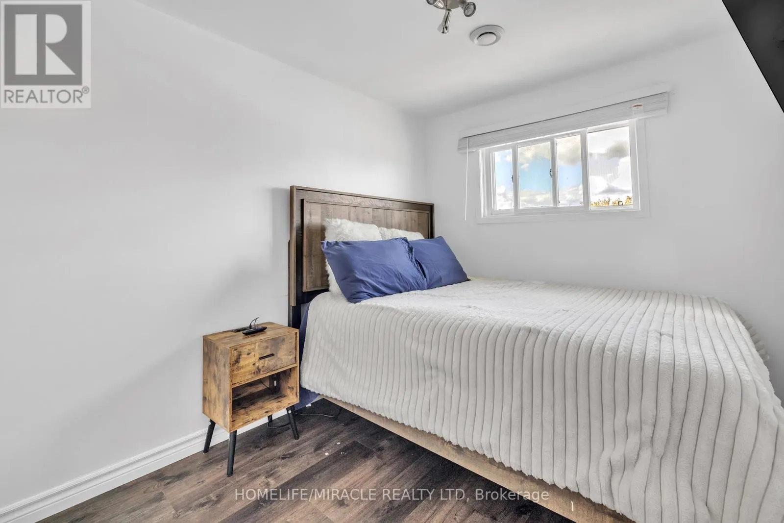 4 - 259 LANSDOWNE AVENUE