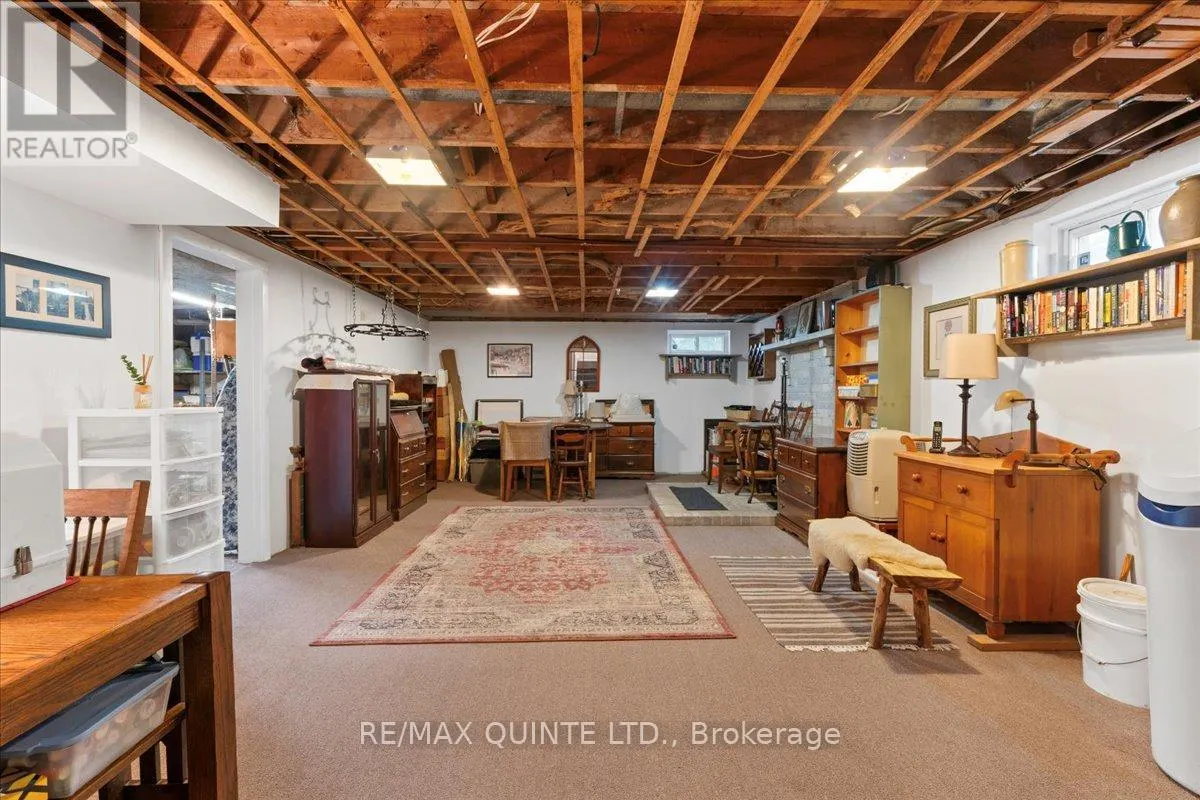 404 BRIDGE STREET W