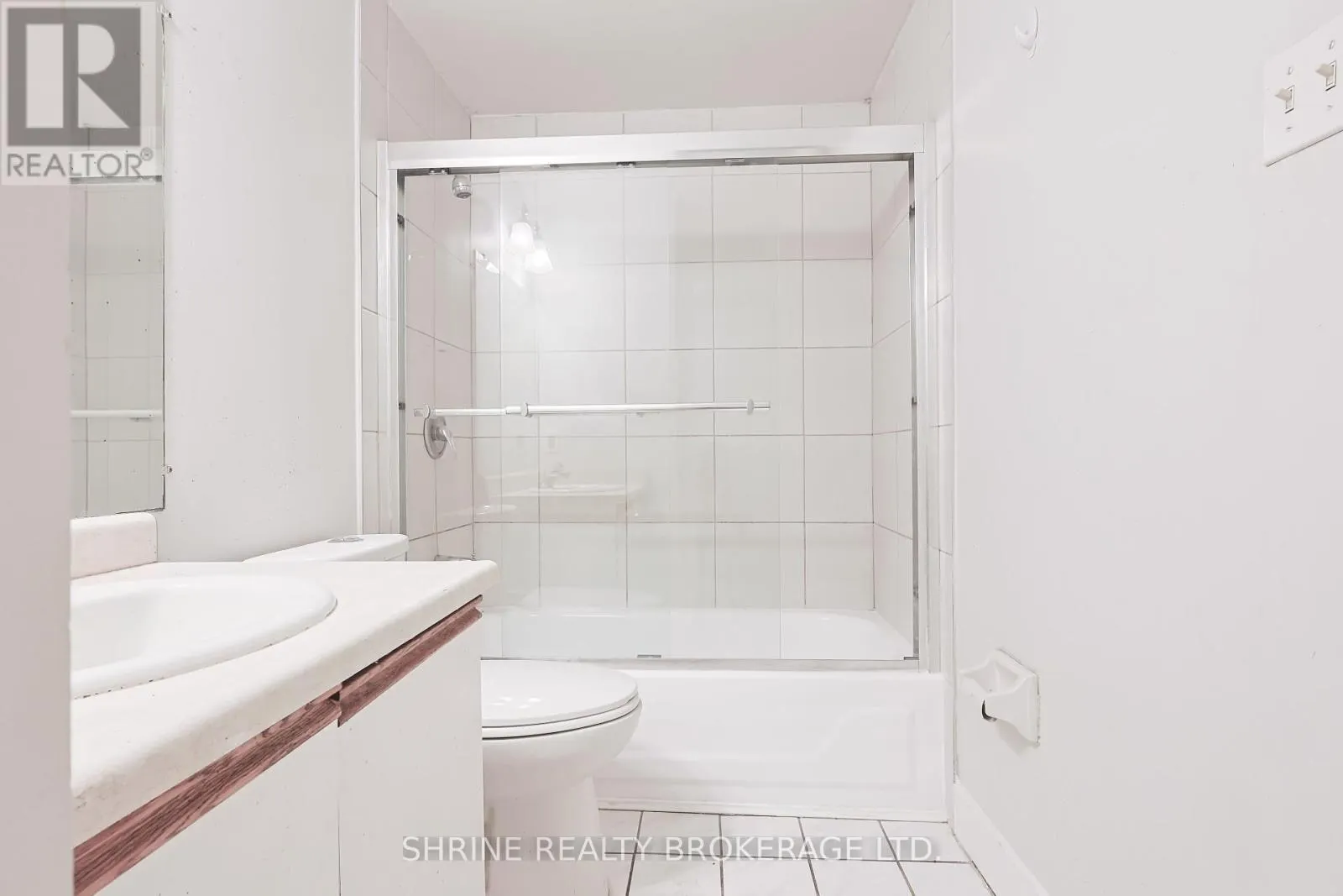 22 - 577 THIRD STREET, #22