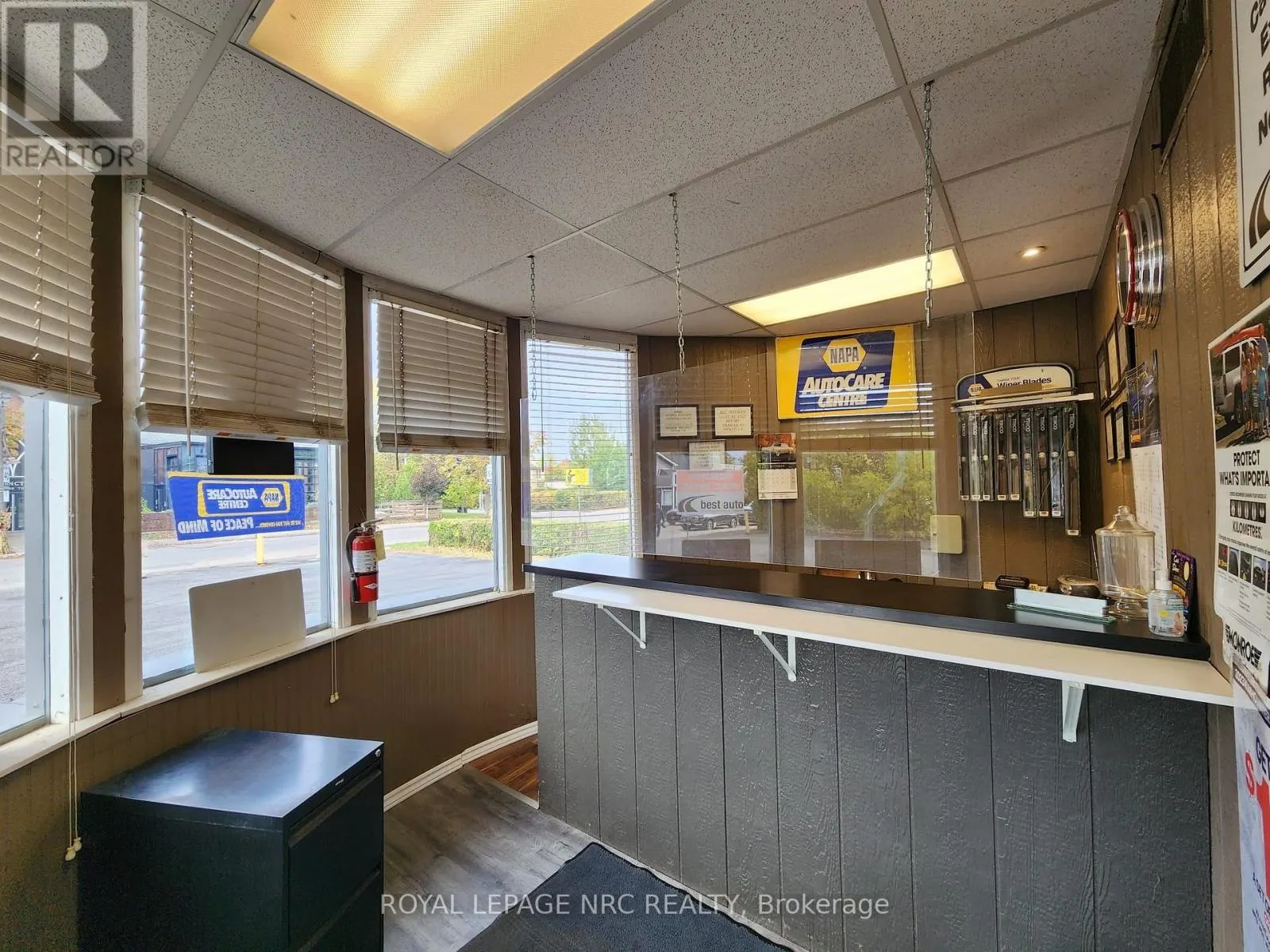 208 RIDGE ROAD N