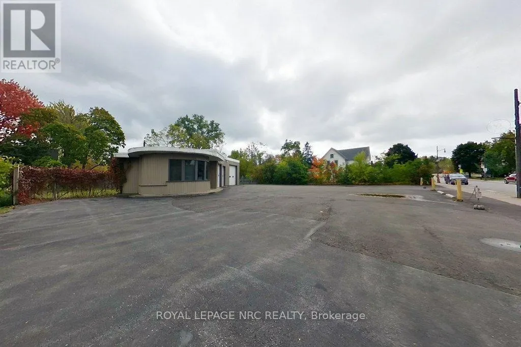 208 RIDGE ROAD N