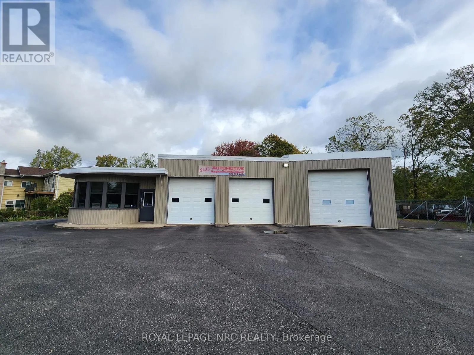 208 RIDGE ROAD N