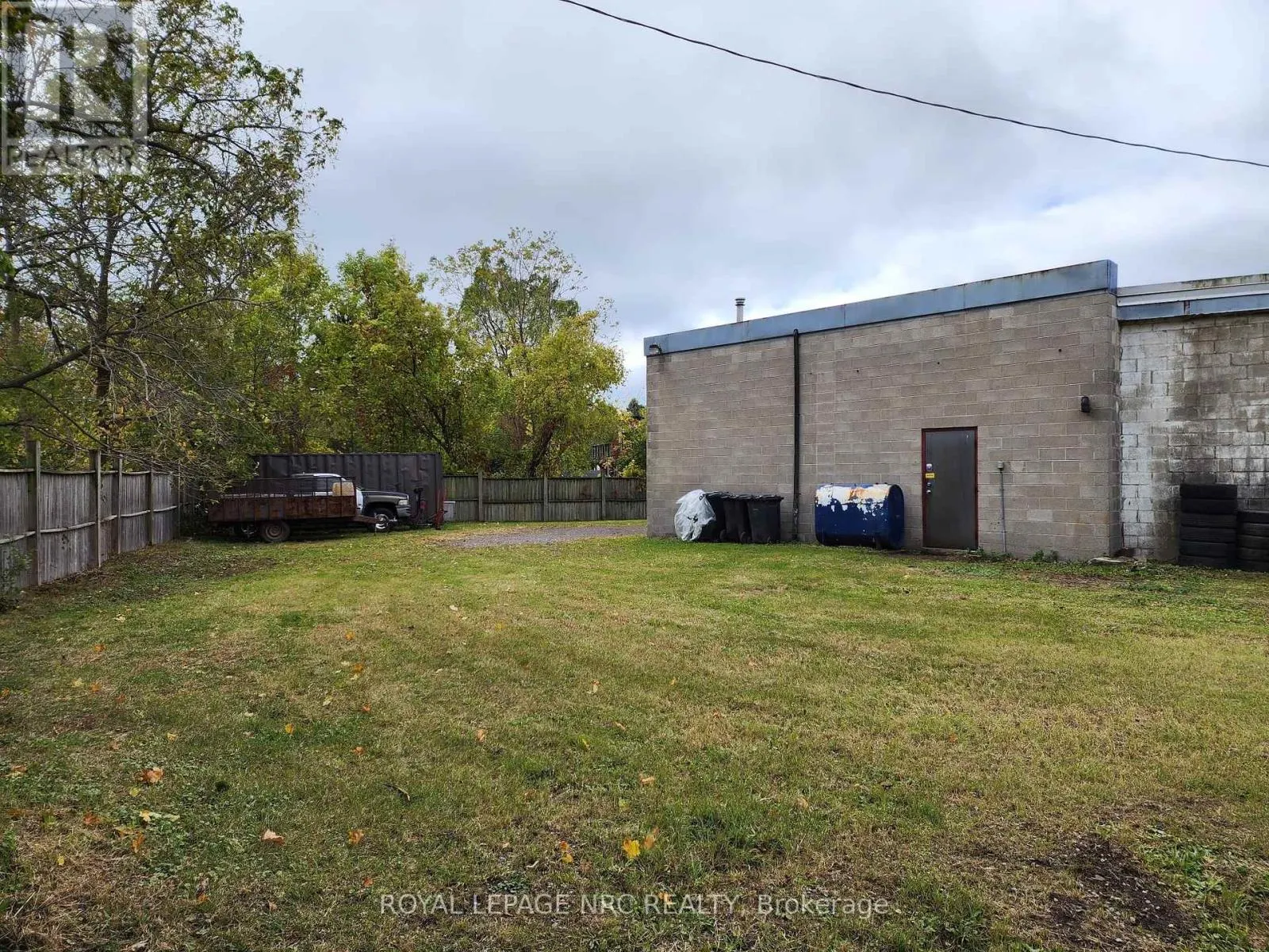 208 RIDGE ROAD N