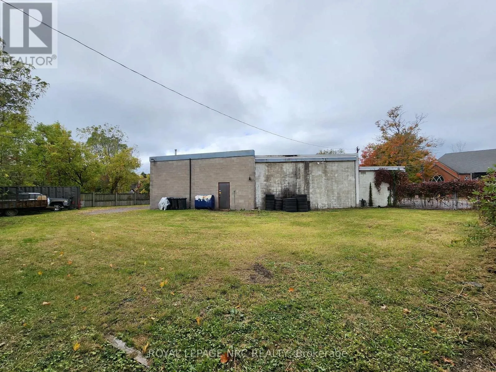 208 RIDGE ROAD N