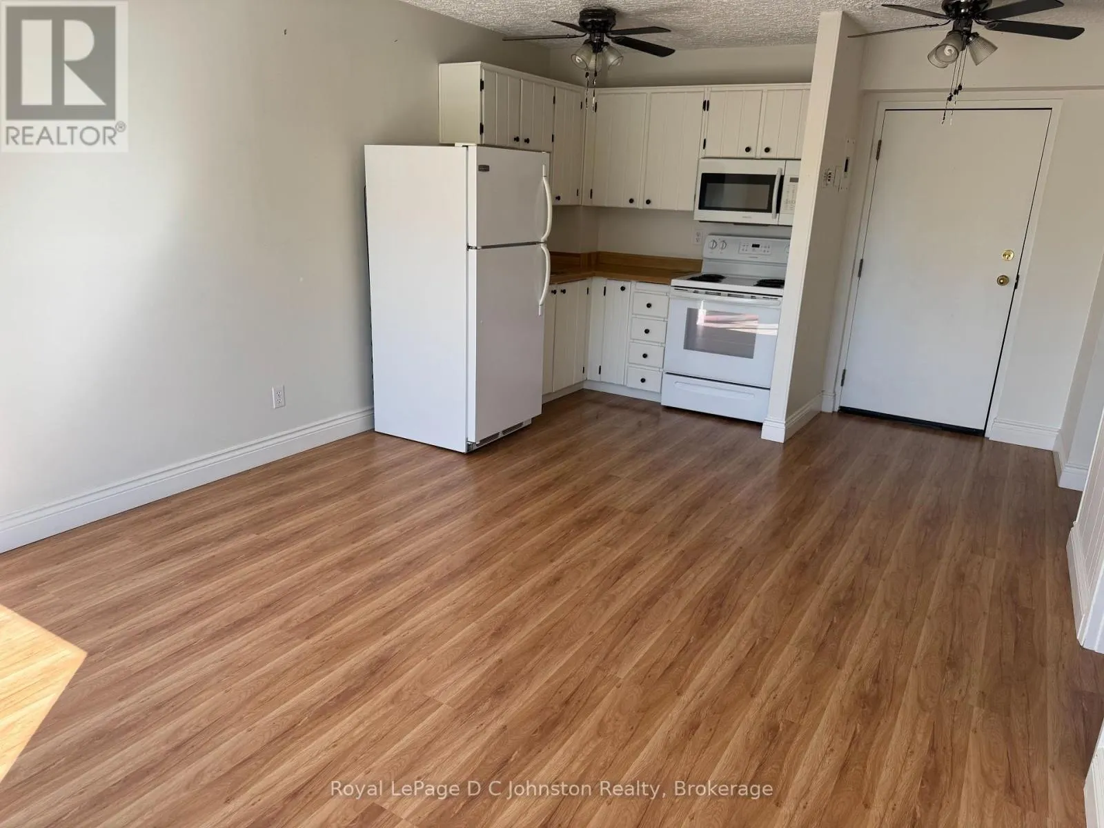 303 - 229 ADELAIDE STREET, #303