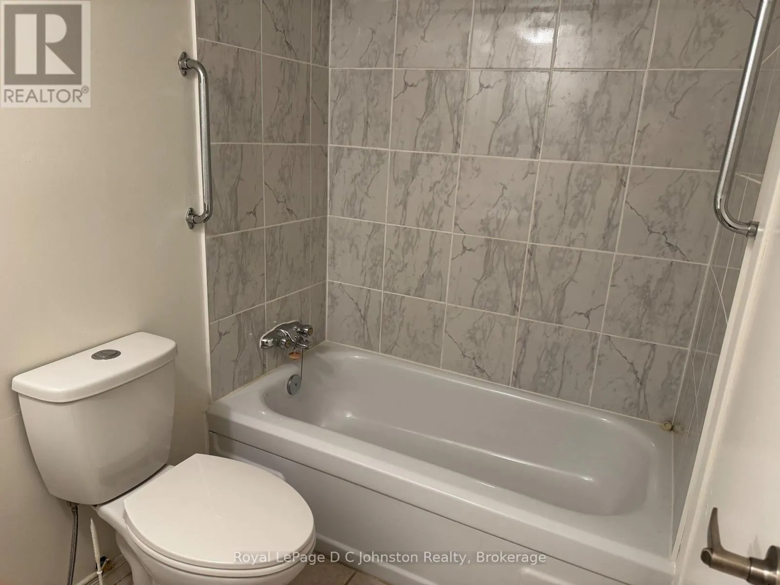 303 - 229 ADELAIDE STREET, #303