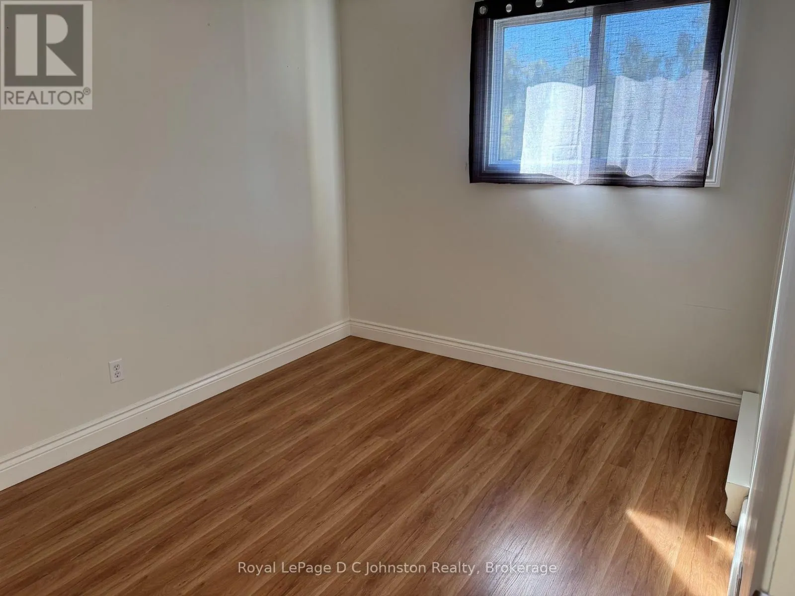 303 - 229 ADELAIDE STREET, #303