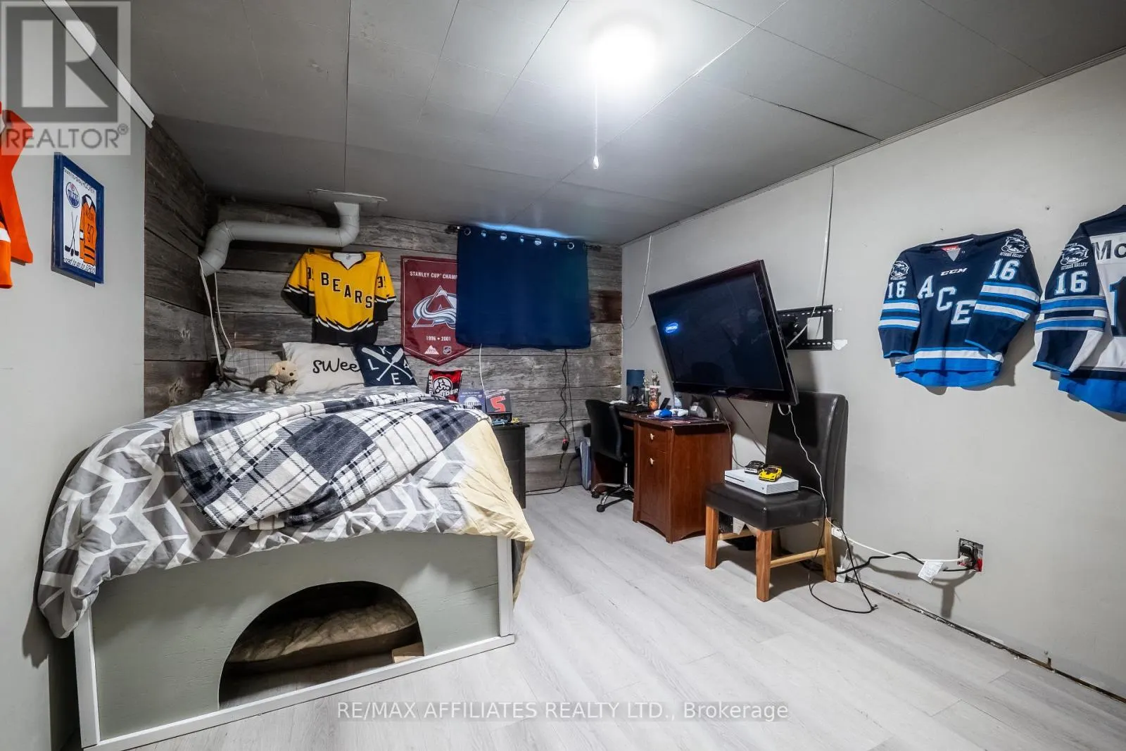 885 TOWNLINE ROAD