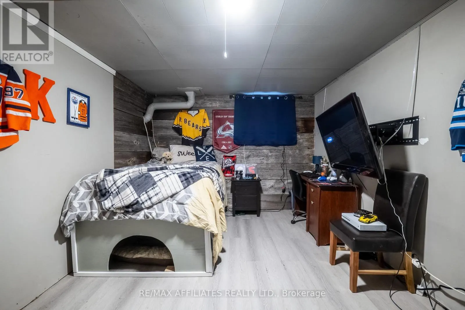 885 TOWNLINE ROAD