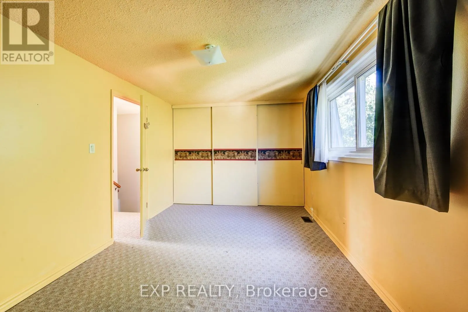 22 - 383 EDINBURGH STREET S