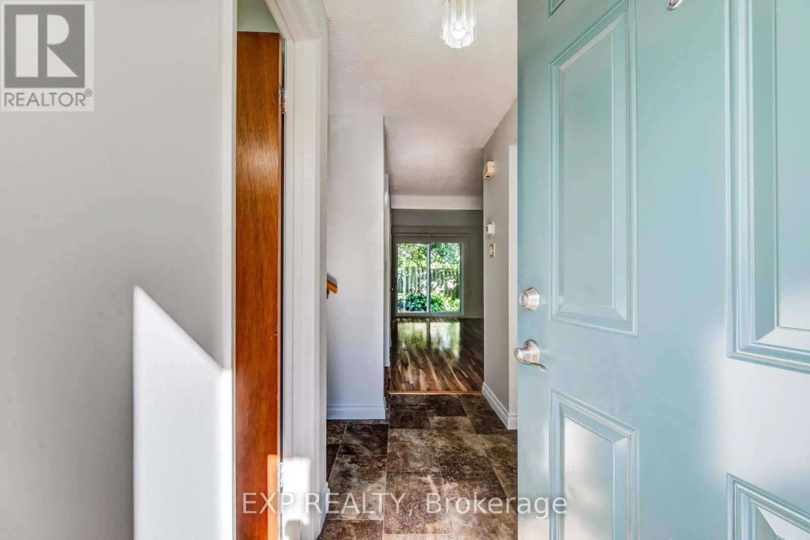 22 - 383 EDINBURGH STREET S