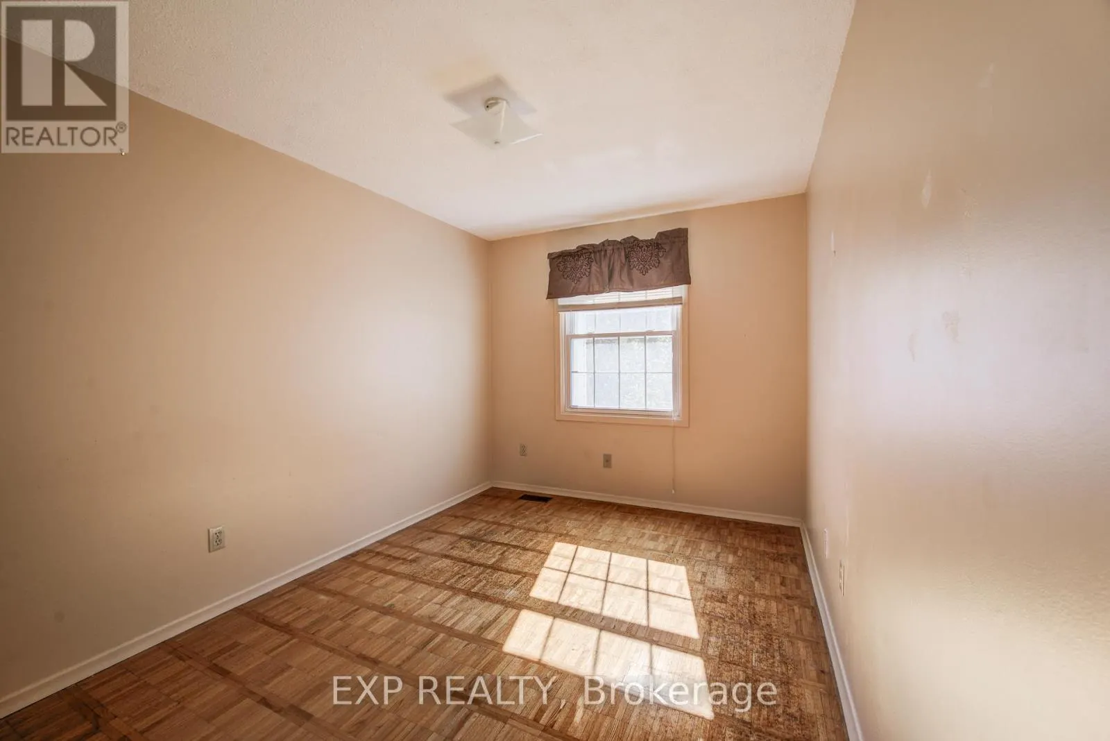 22 - 383 EDINBURGH STREET S
