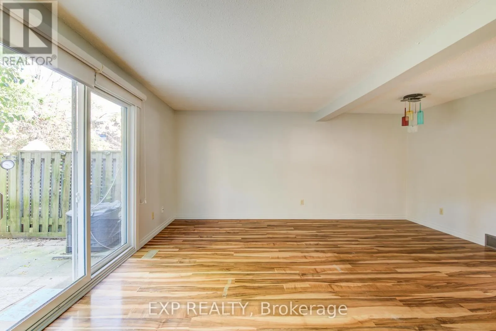 22 - 383 EDINBURGH STREET S