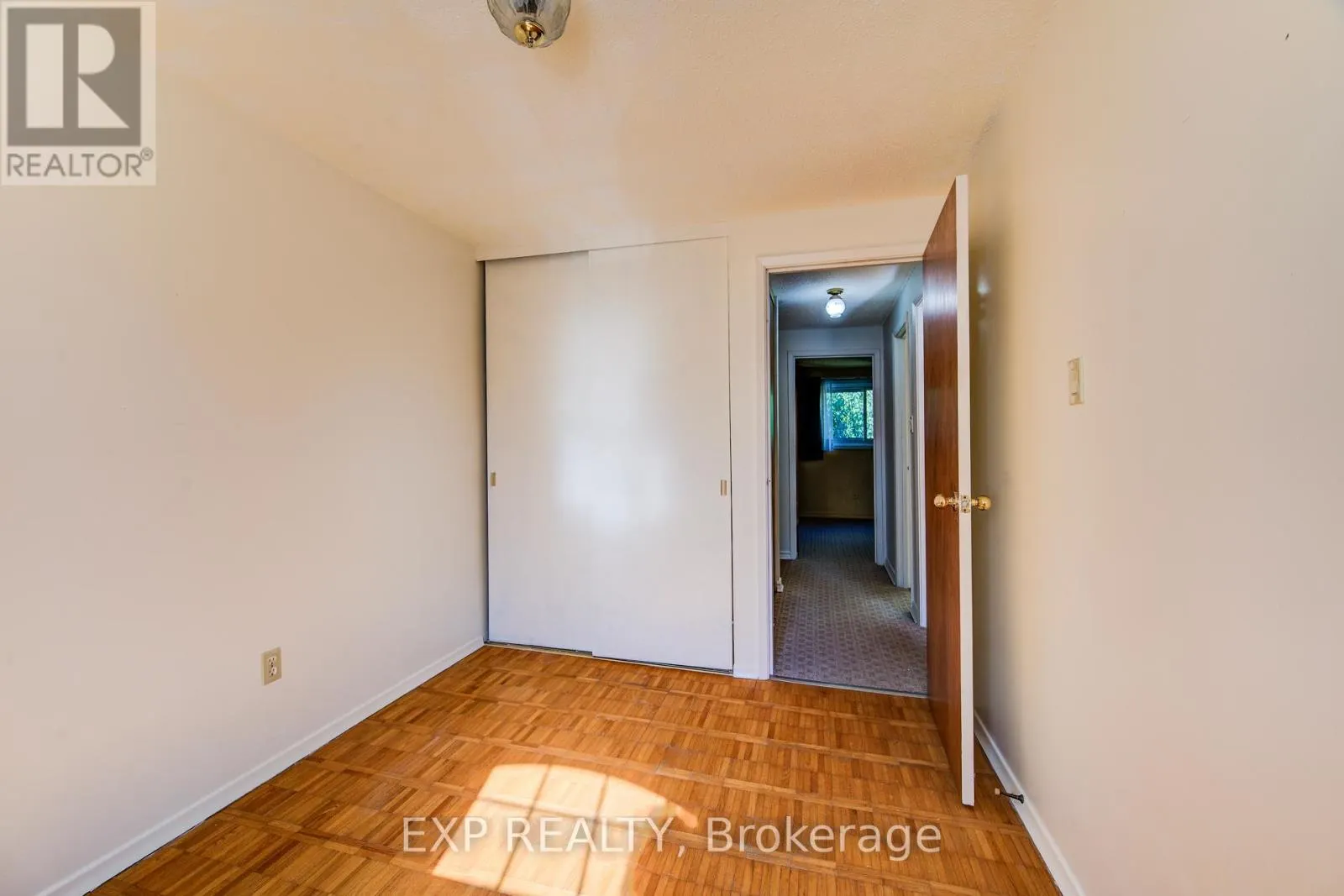 22 - 383 EDINBURGH STREET S
