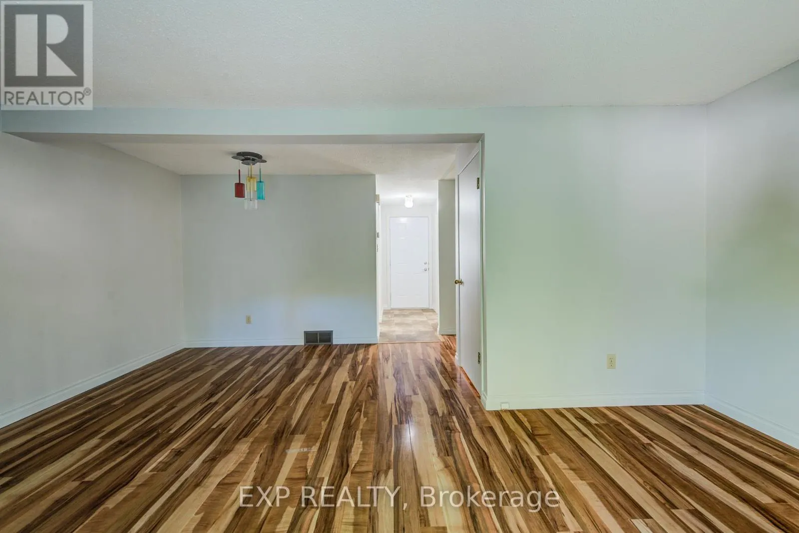 22 - 383 EDINBURGH STREET S