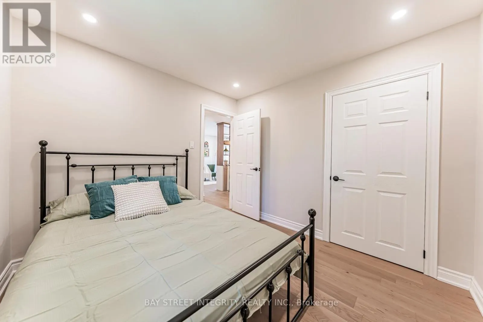323 CLIFTON ROAD