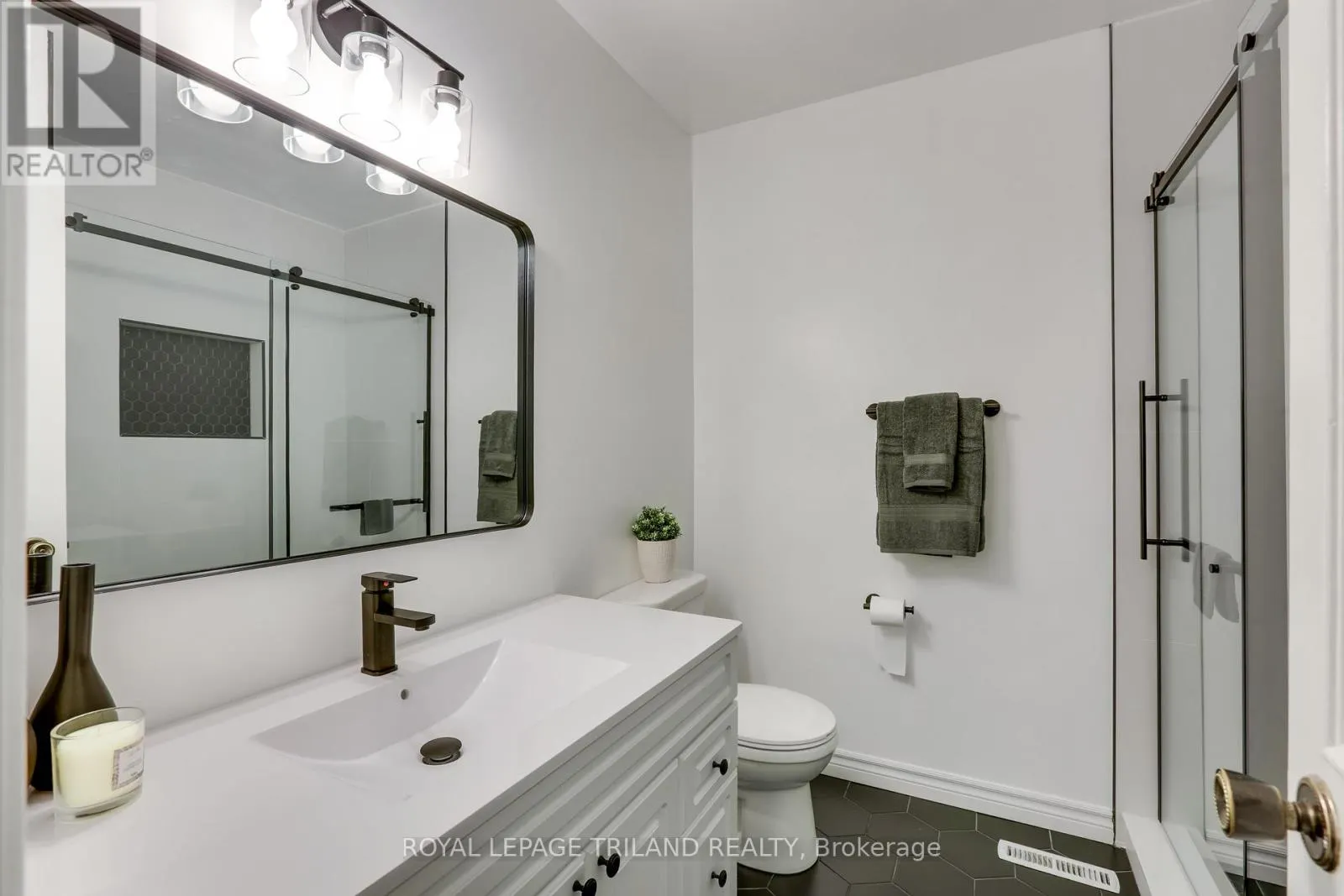 77 - 703 WINDERMERE ROAD, #77