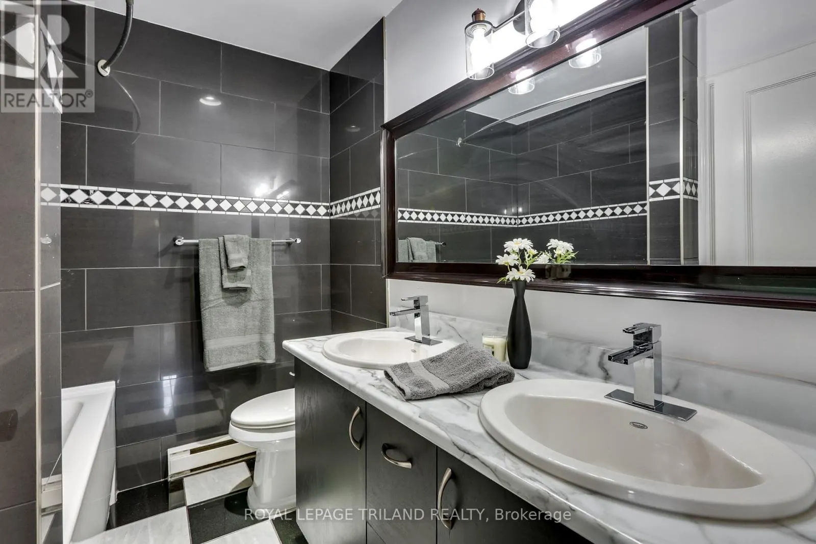 77 - 703 WINDERMERE ROAD, #77