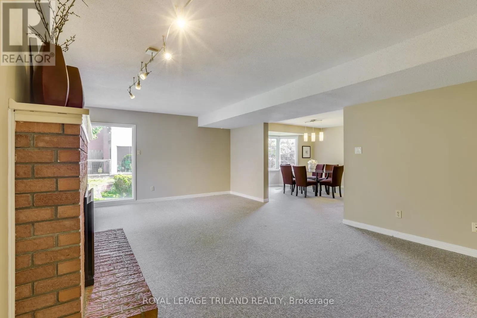 77 - 703 WINDERMERE ROAD, #77