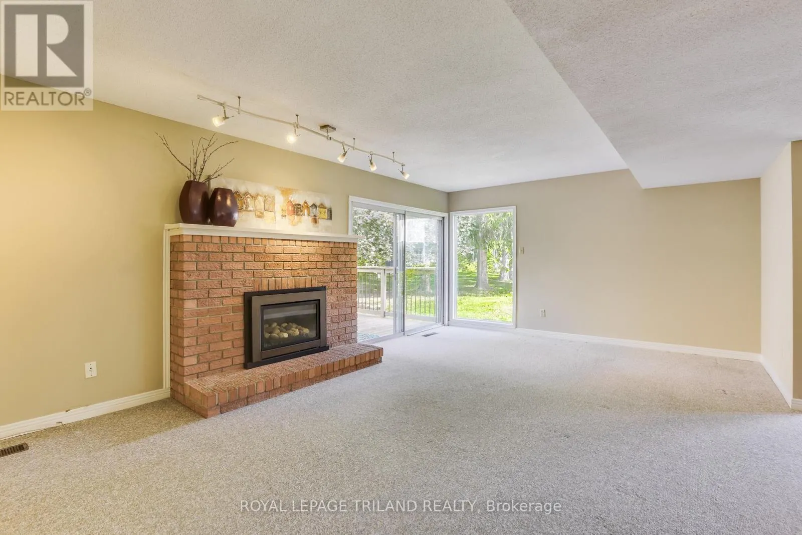 77 - 703 WINDERMERE ROAD, #77