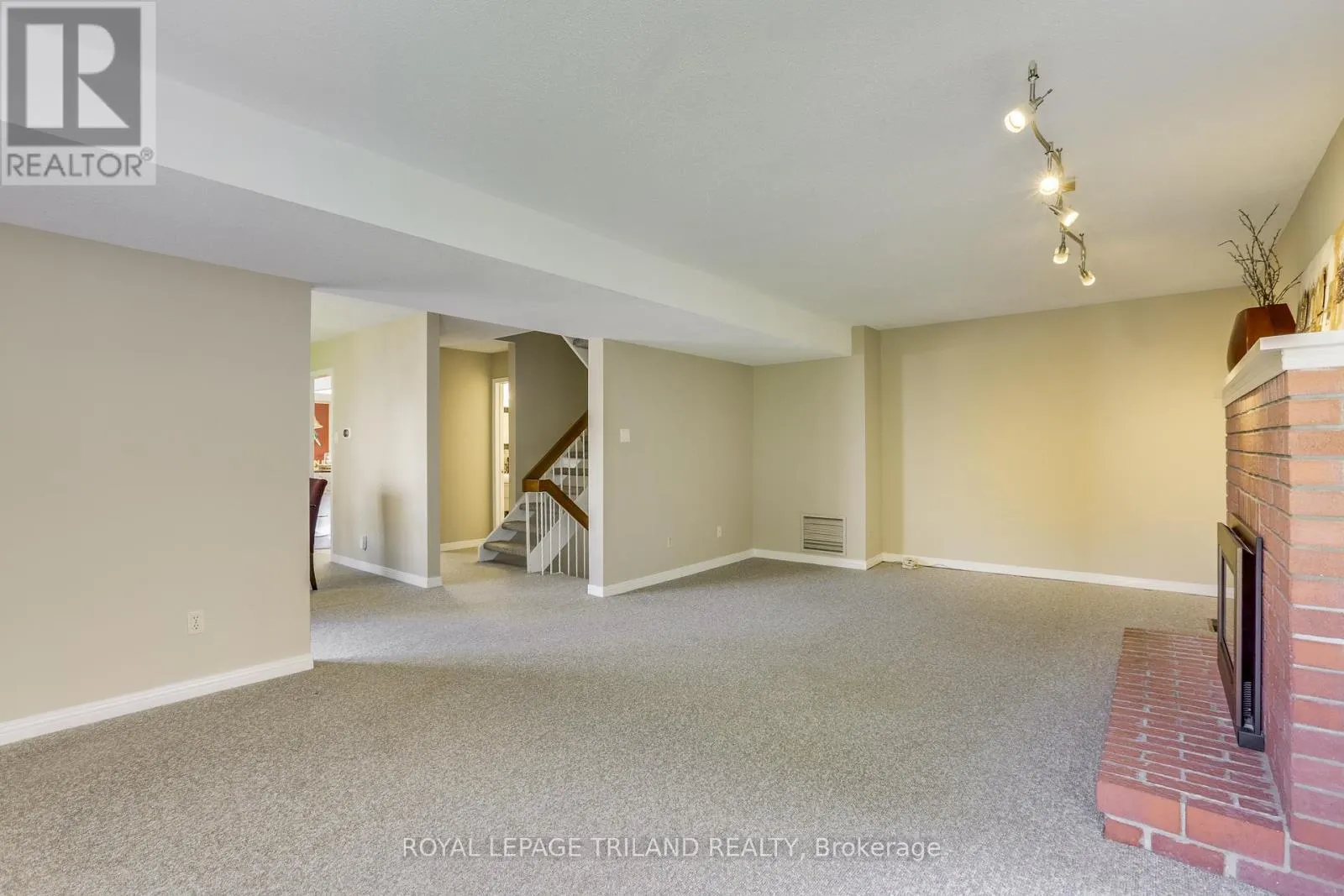 77 - 703 WINDERMERE ROAD, #77