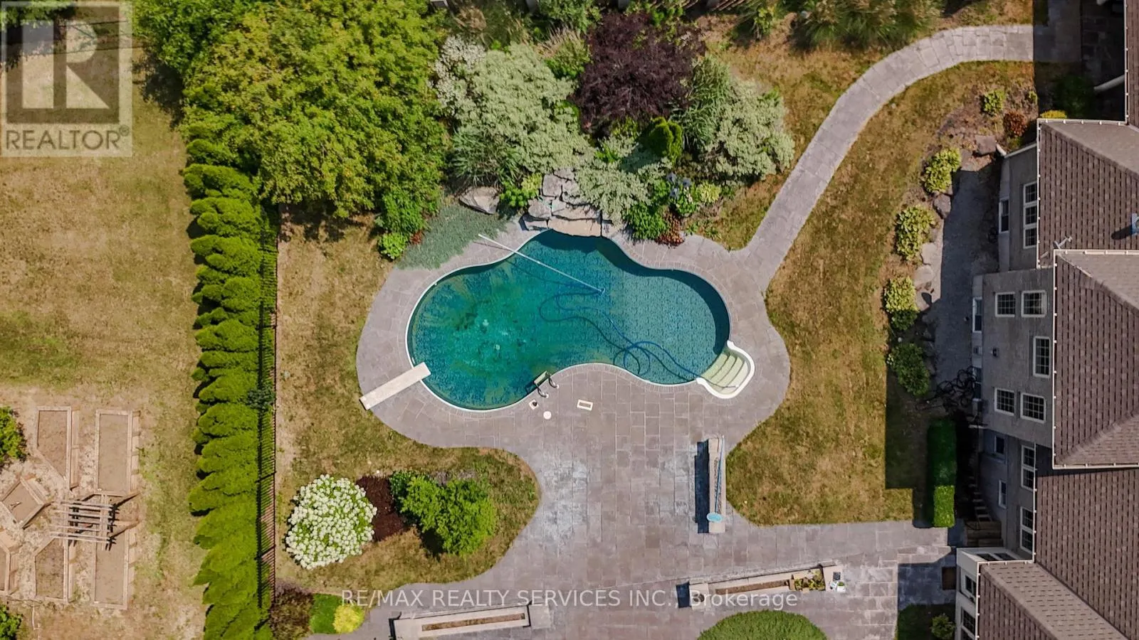 214 & 218 MAPLE AVENUE S