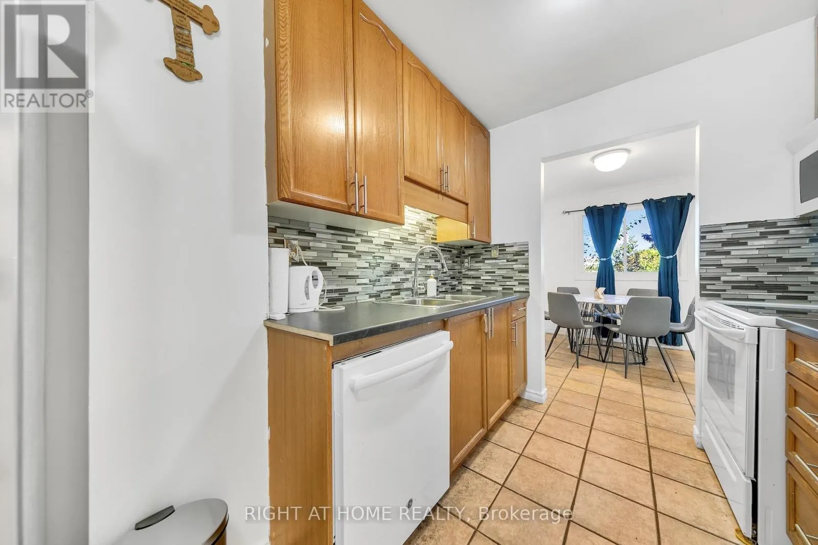 6 - 1460 GARTH STREET W