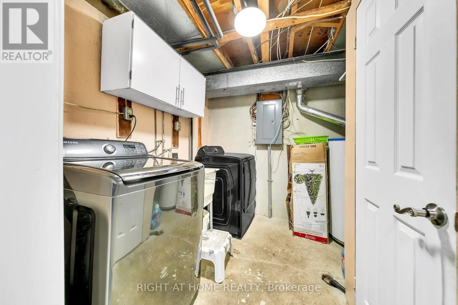 6 - 1460 GARTH STREET W