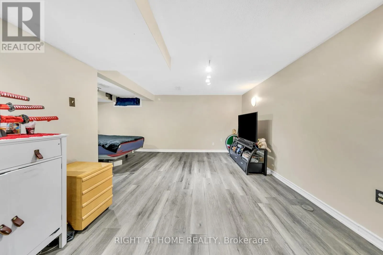 6 - 1460 GARTH STREET W
