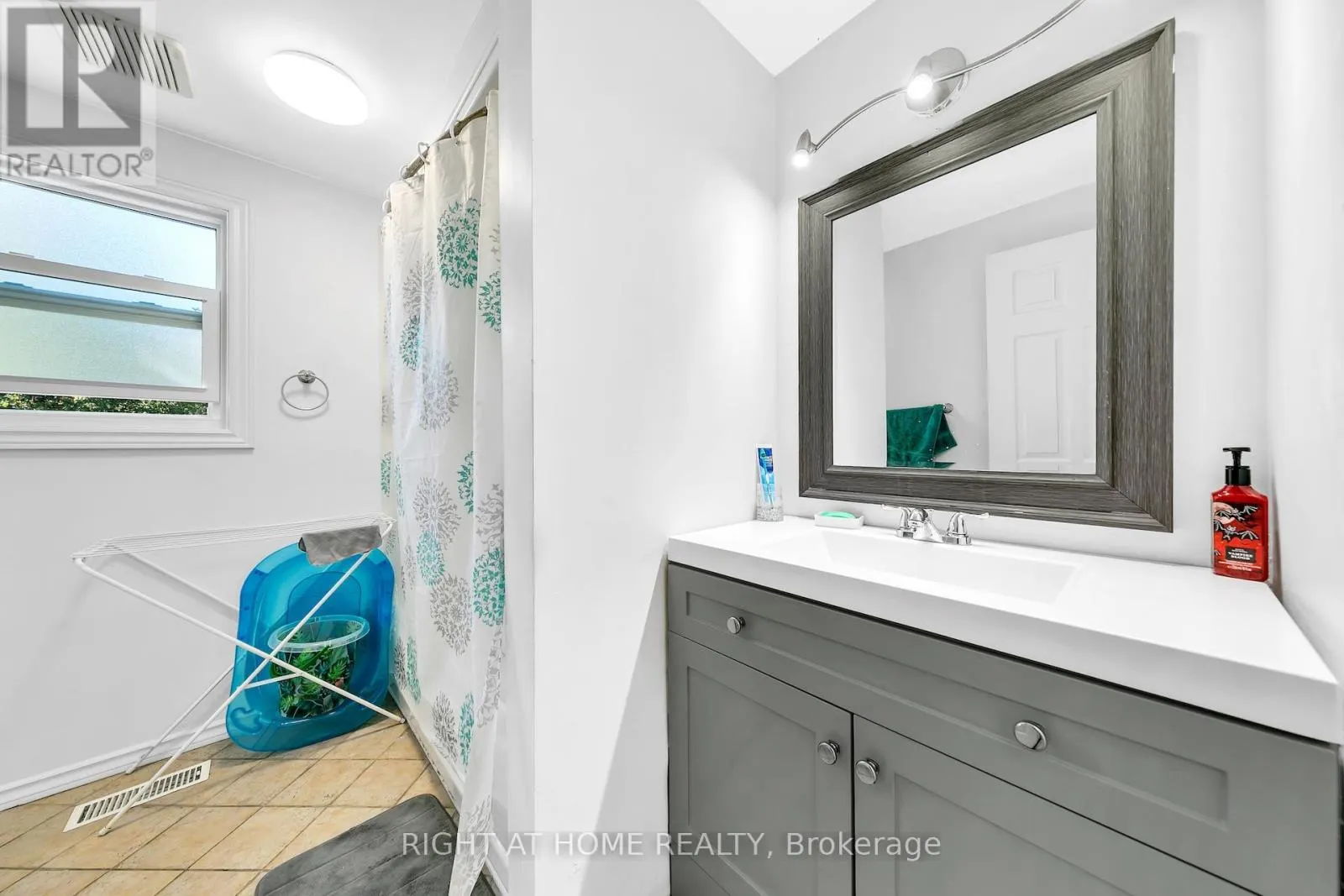 6 - 1460 GARTH STREET W