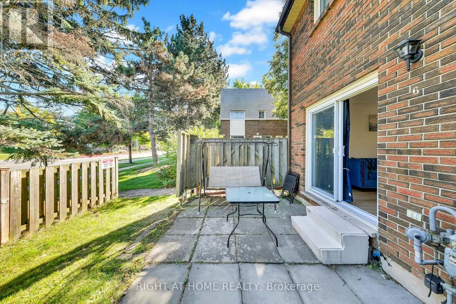 6 - 1460 GARTH STREET W