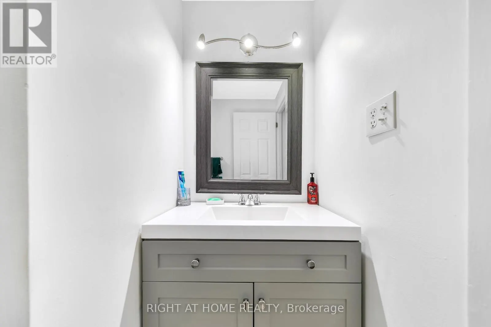 6 - 1460 GARTH STREET W