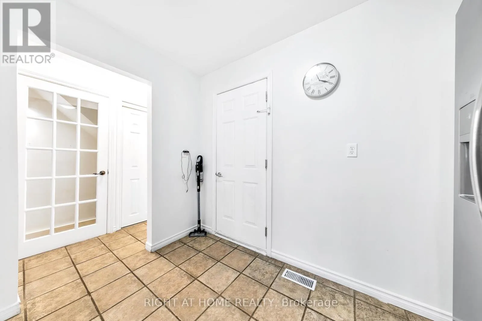 6 - 1460 GARTH STREET W