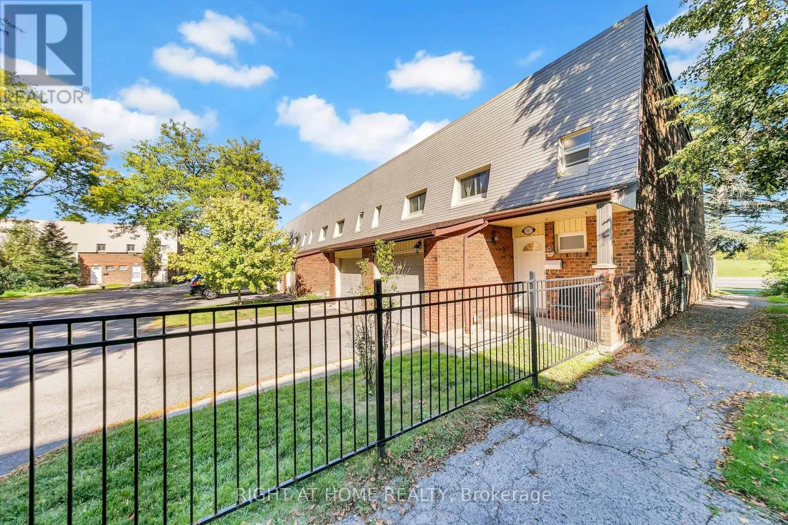 6 - 1460 GARTH STREET W