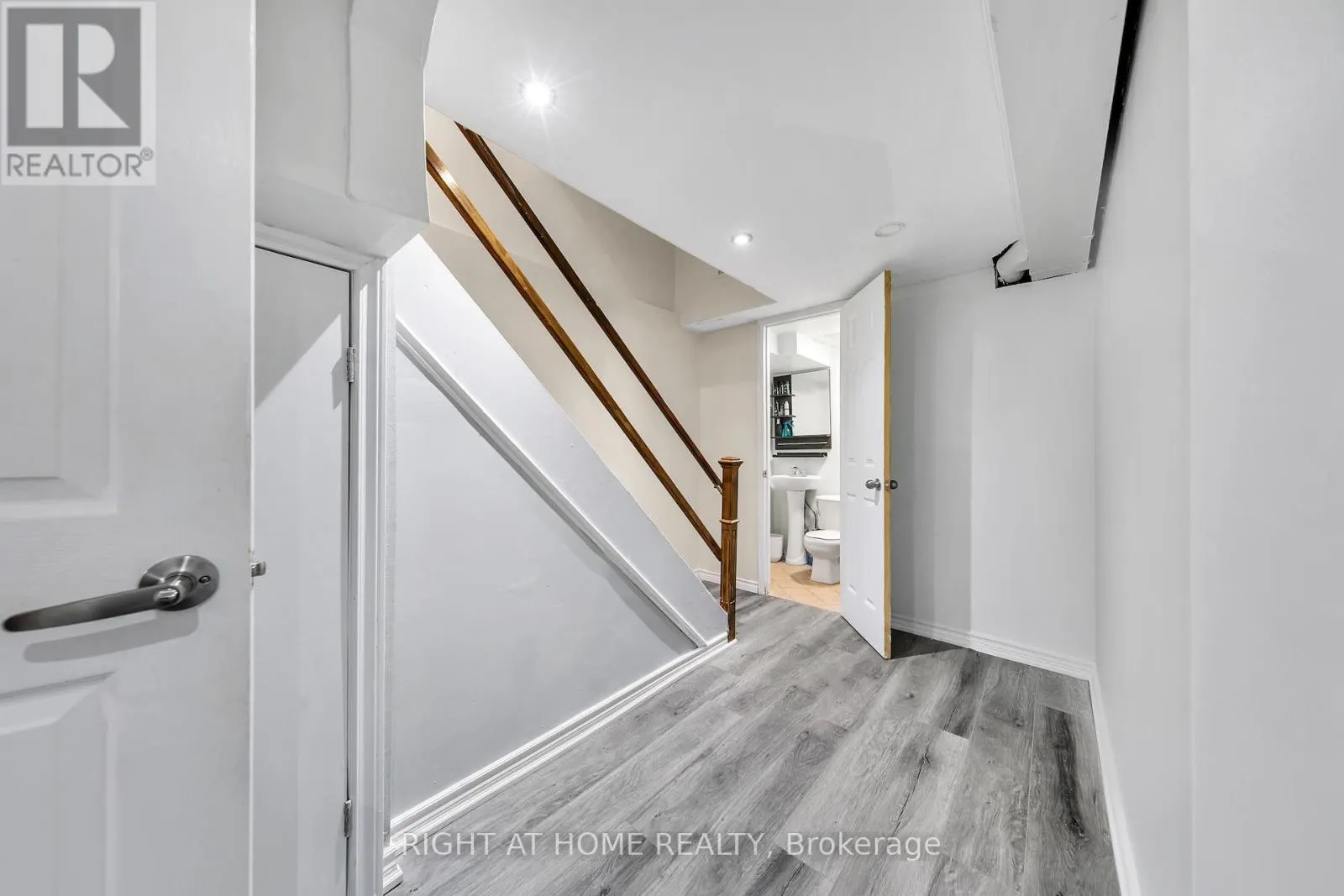 6 - 1460 GARTH STREET W