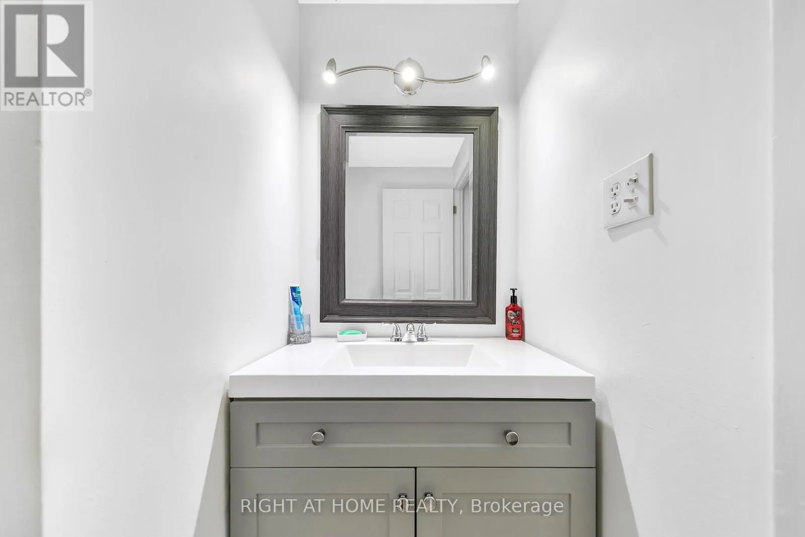 6 - 1460 GARTH STREET W