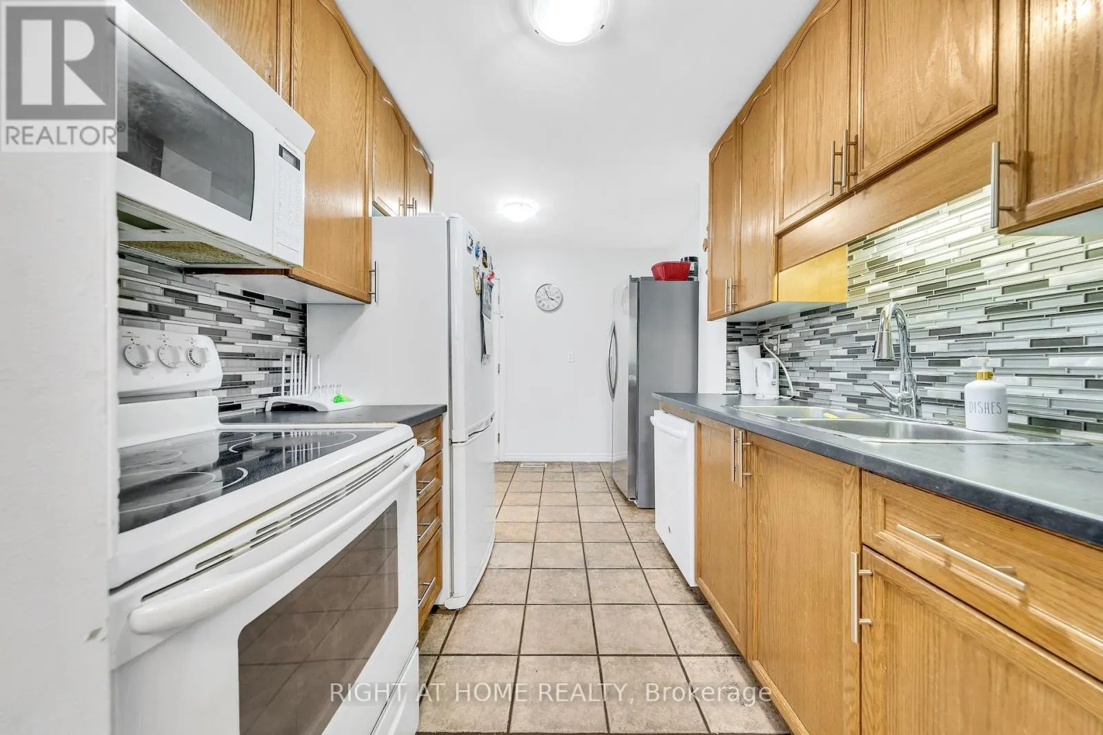 6 - 1460 GARTH STREET W