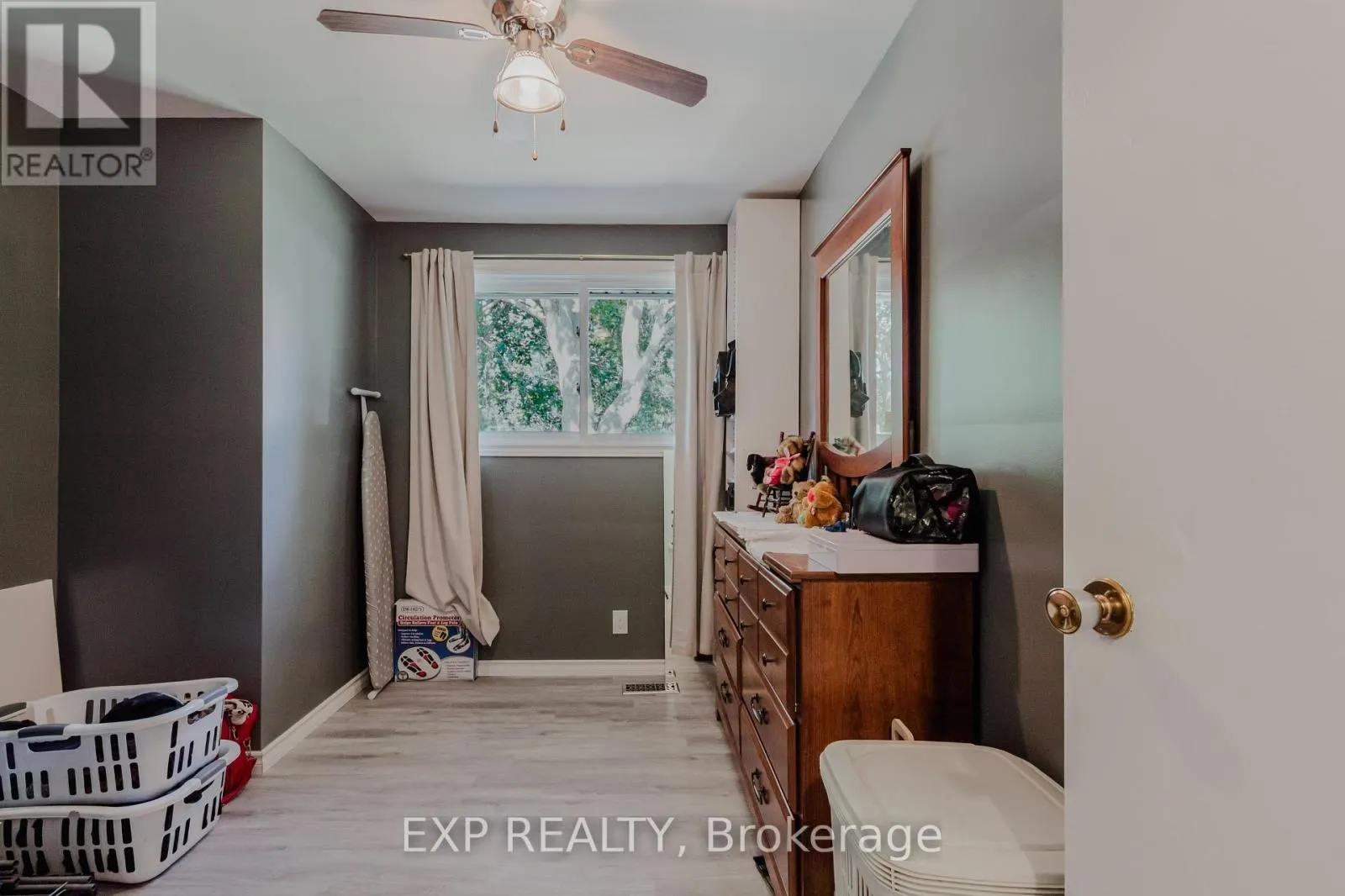 254 DENT PLACE