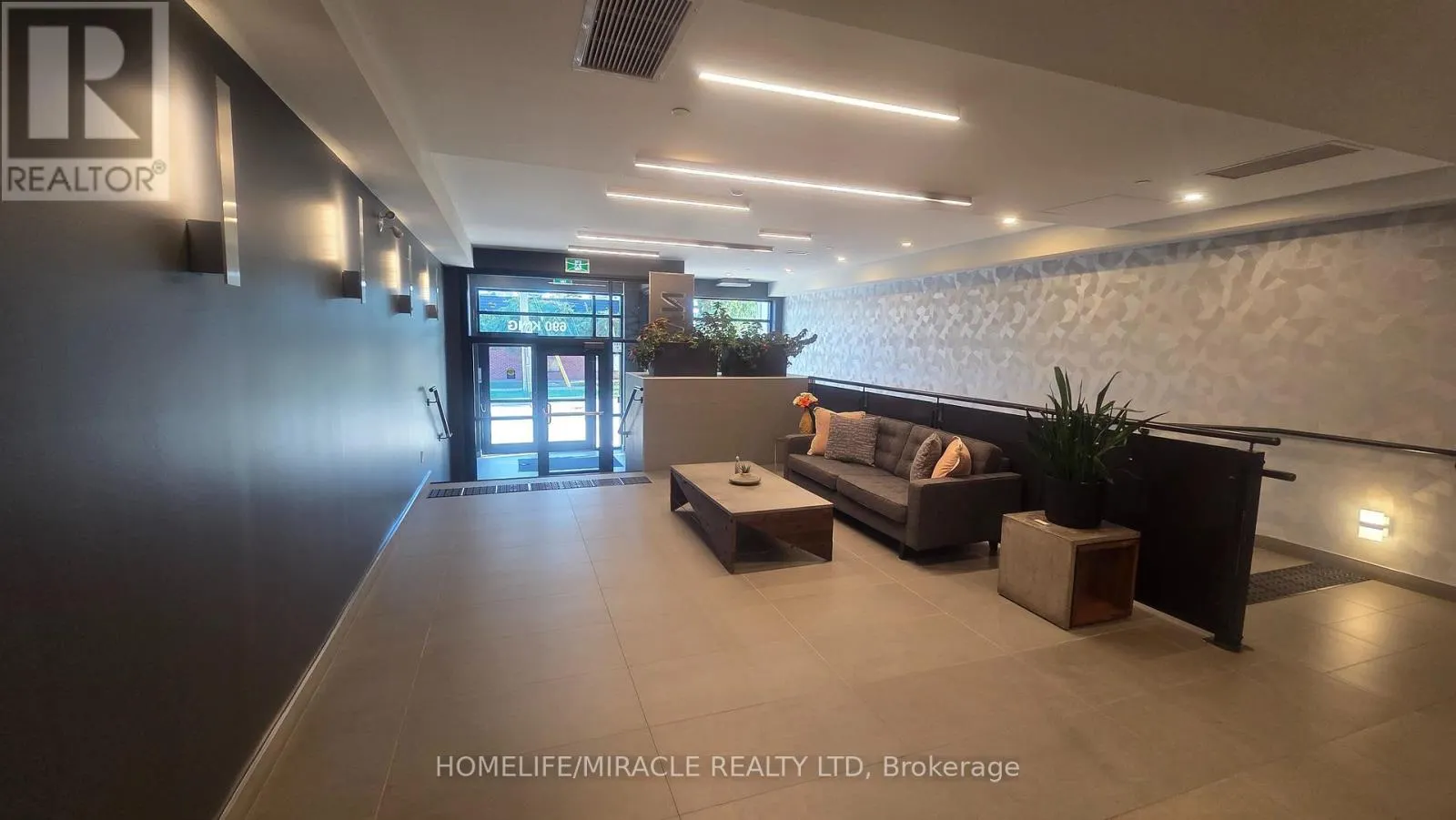 221 - 690 KING STREET W