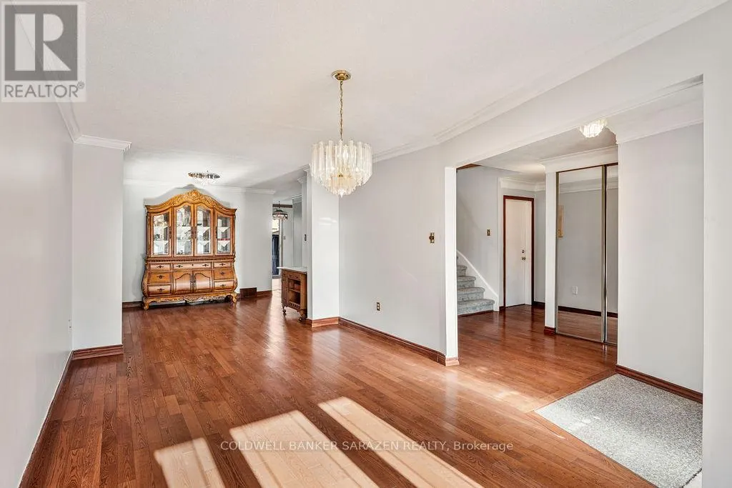 121 TOPLEY CRESCENT