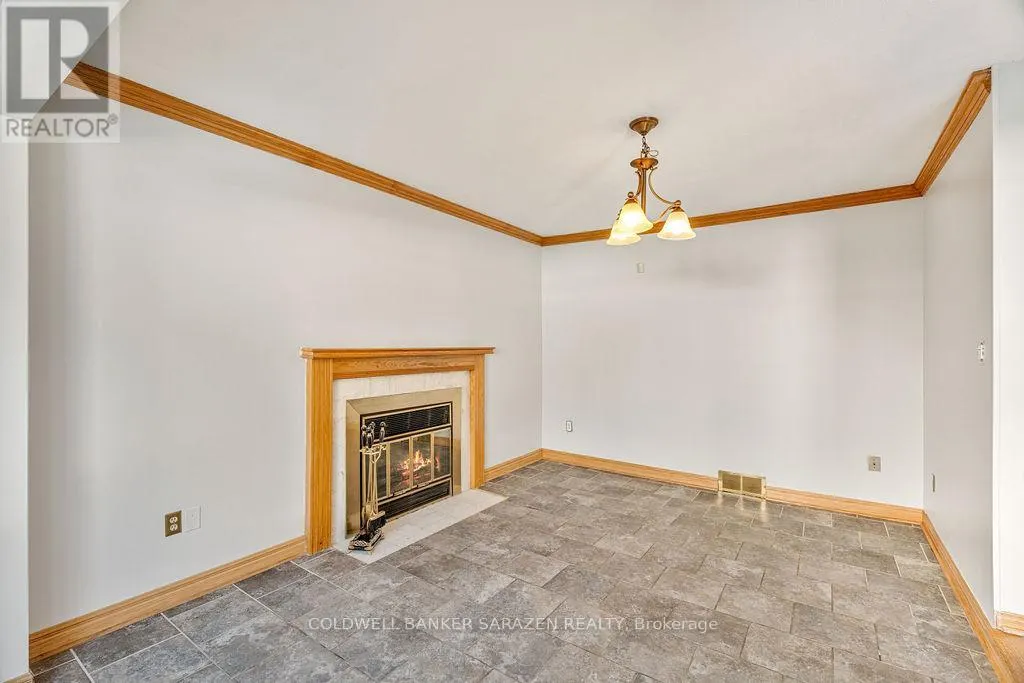 121 TOPLEY CRESCENT