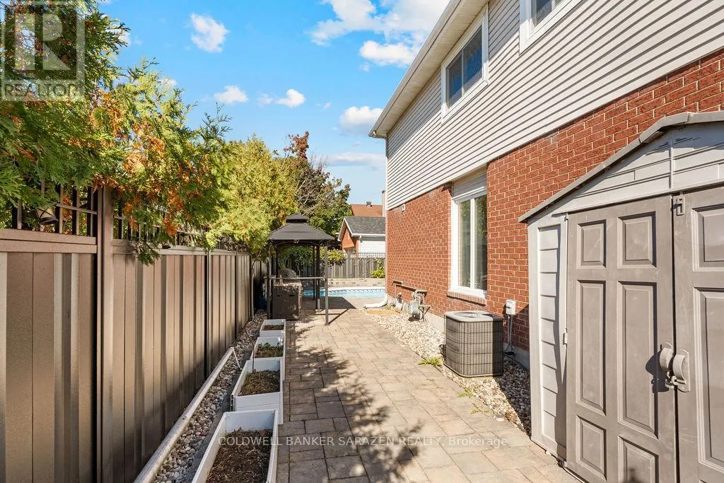 121 TOPLEY CRESCENT