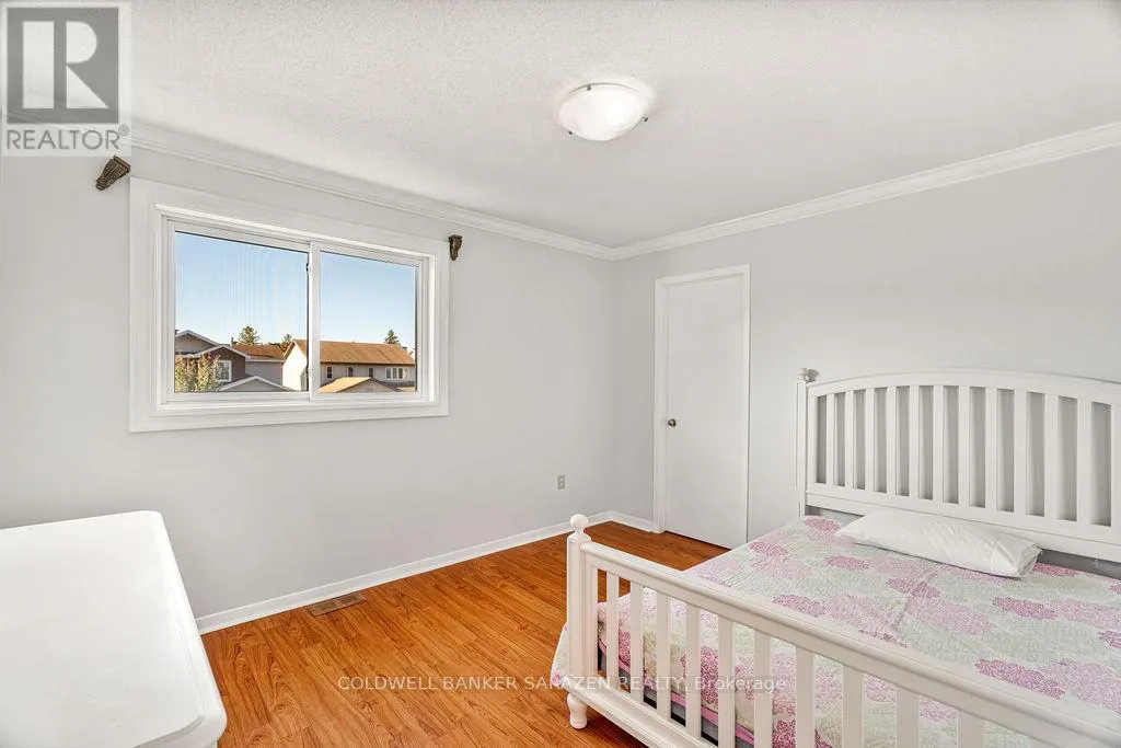 121 TOPLEY CRESCENT